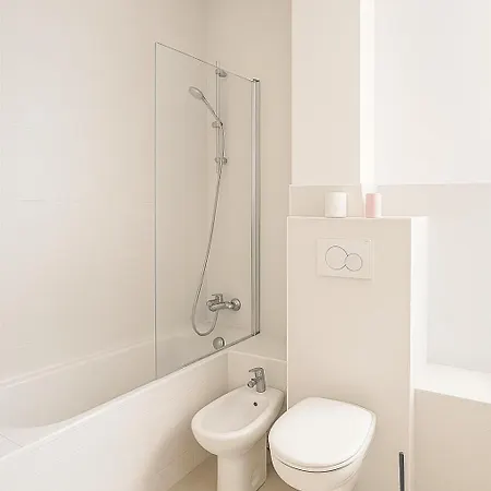 Hyper Centre 3 דירה *